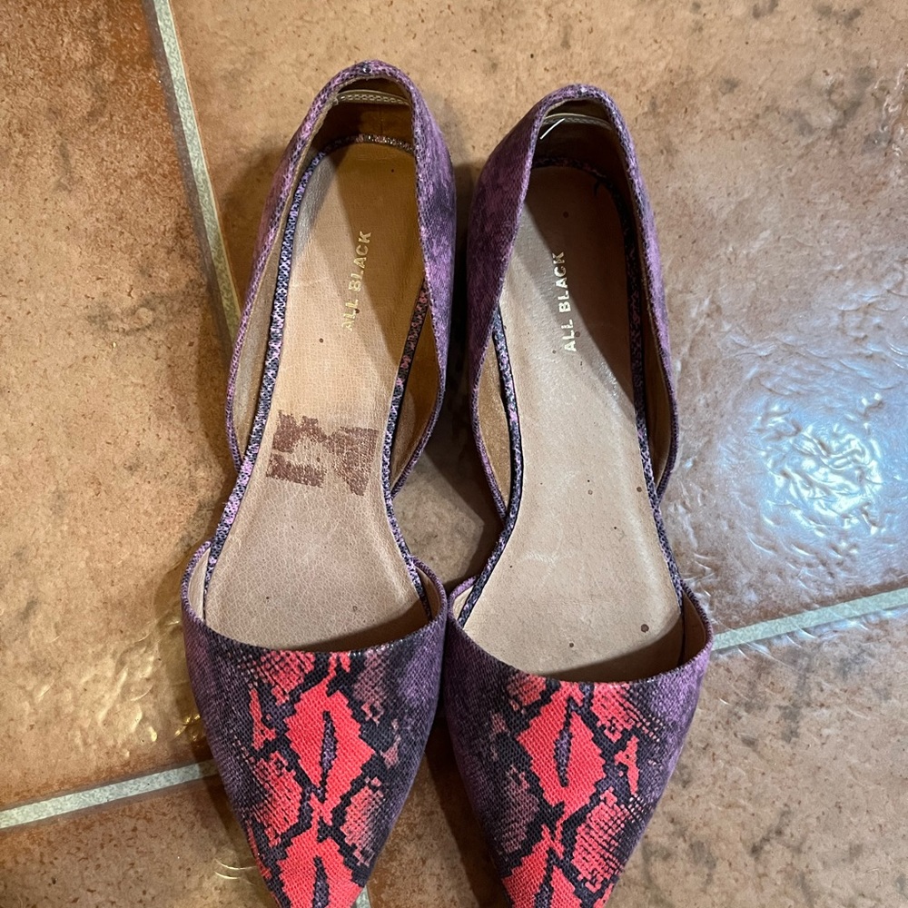 Super cool “snakeskin” shoes